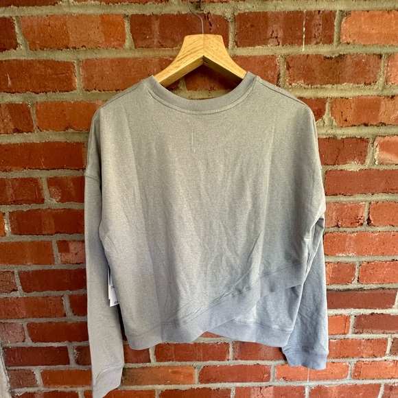 BNWT Roxy Crew Sweatshirt M - Picture 3 of 4